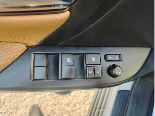 Car image 40