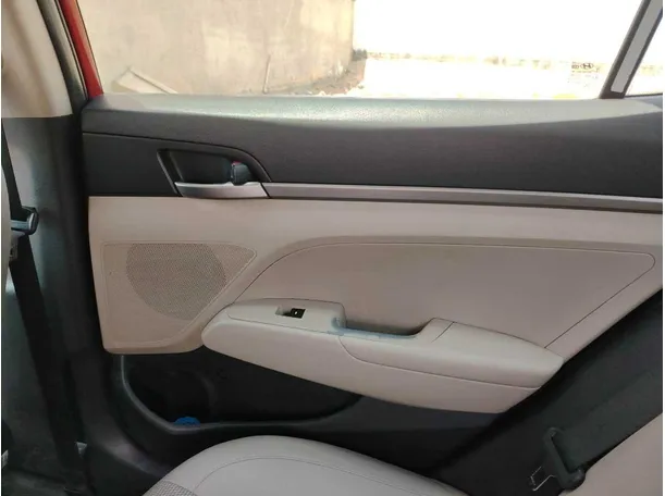 Car image 37