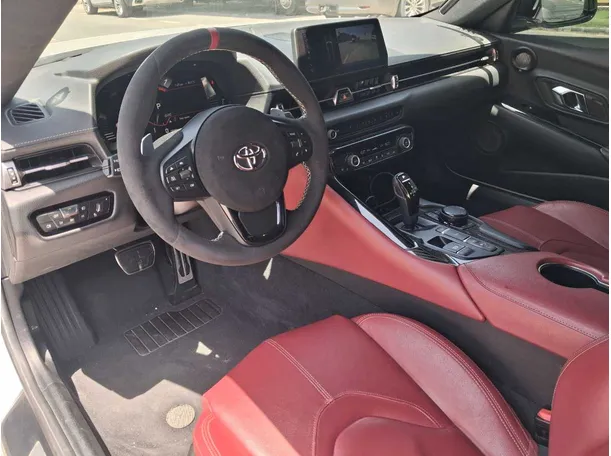 Car image 11