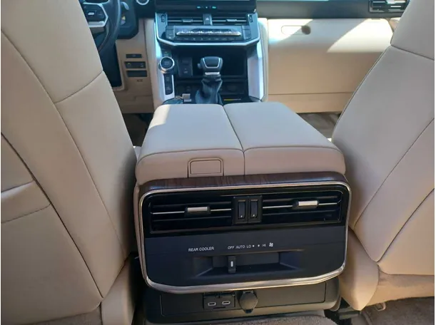 Car image 32