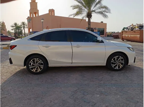 Car image 8