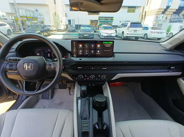 Car image 14