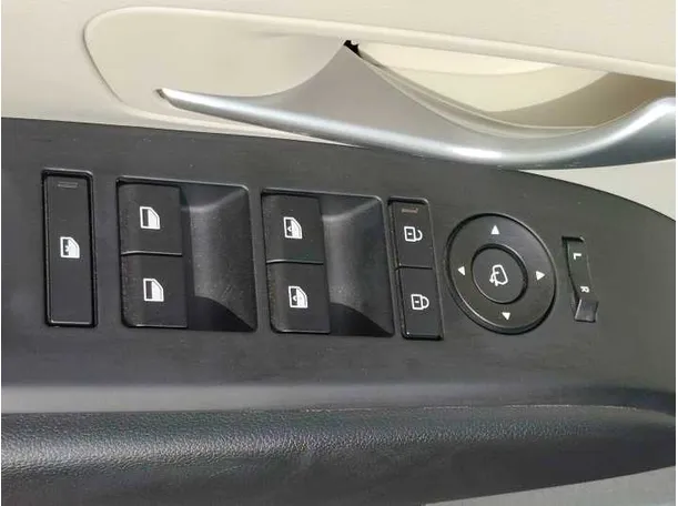 Car image 28