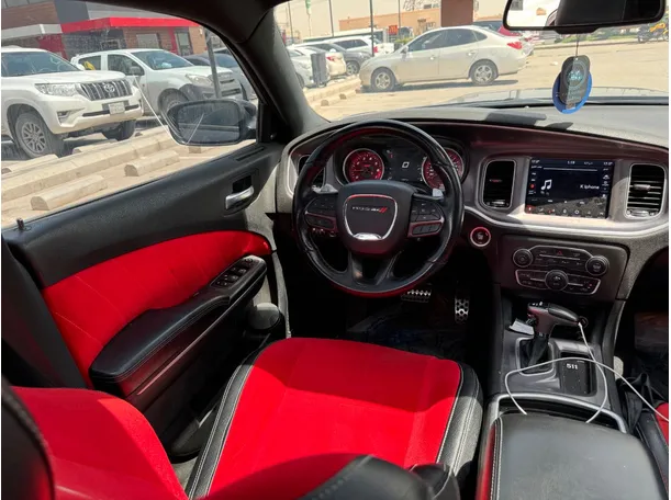 Car image 19