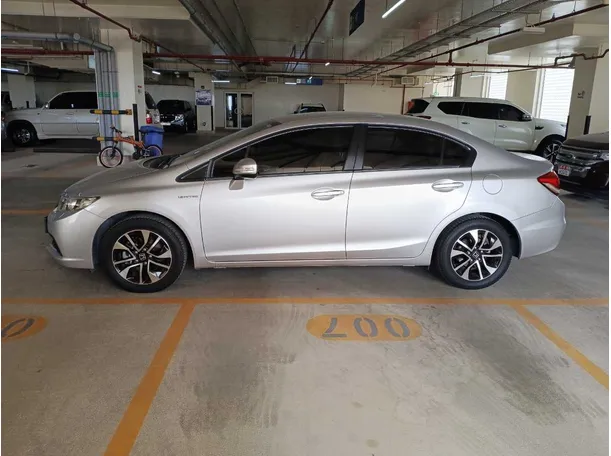 Car image 4