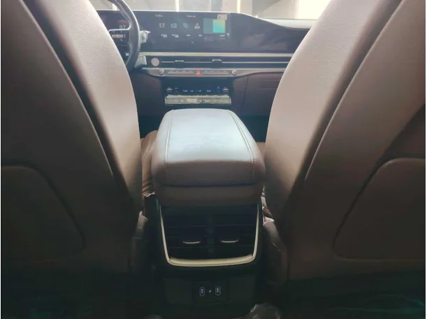 Car image 31