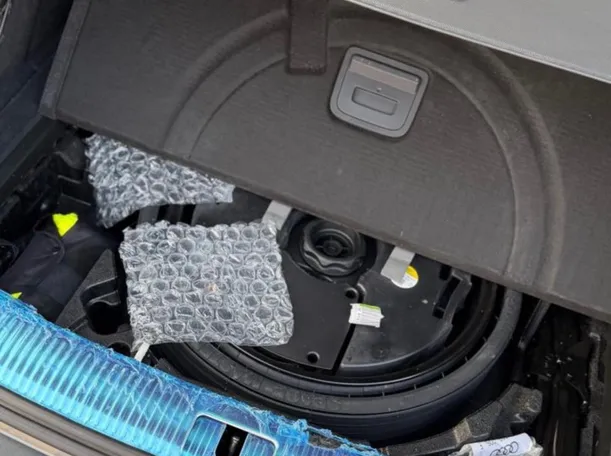 Car image 23