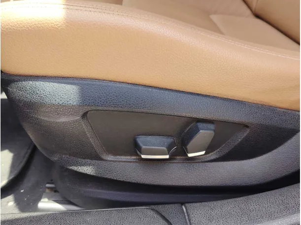Car image 29