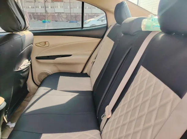 Car image 17