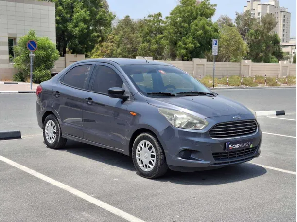Car image 4