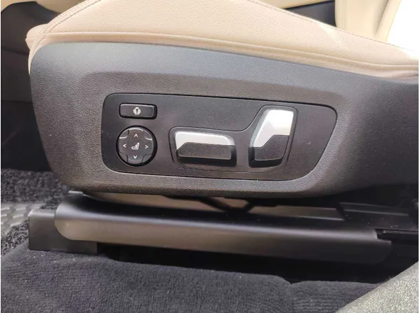 Car image 29