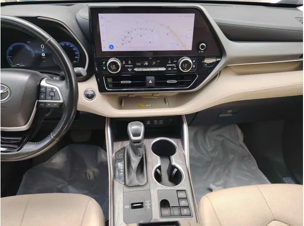 Car image 27