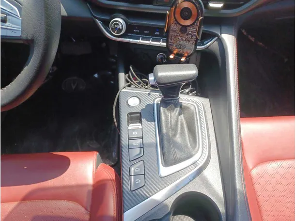 Car image 14