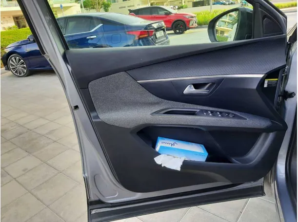 Car image 10