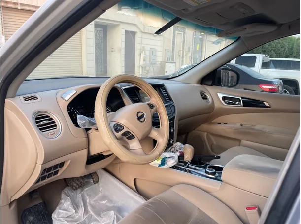 Car image 12