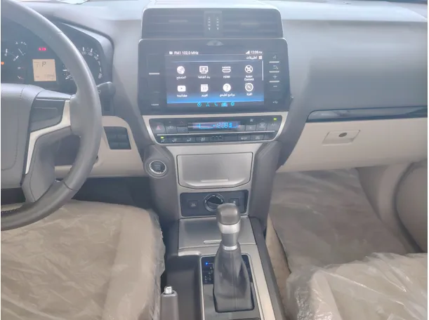 Car image 18
