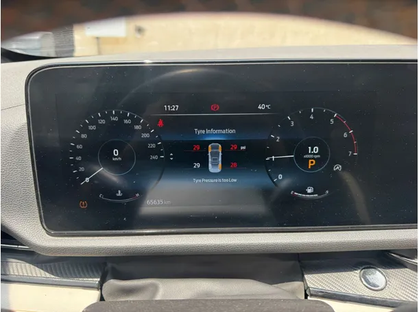 Car image 19