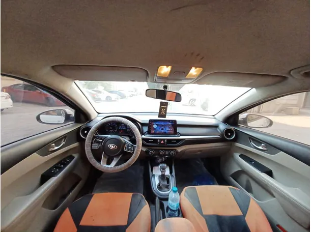 Car image 13