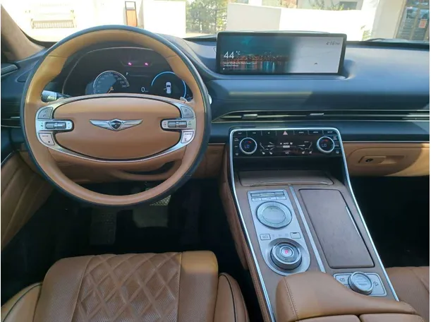 Car image 16