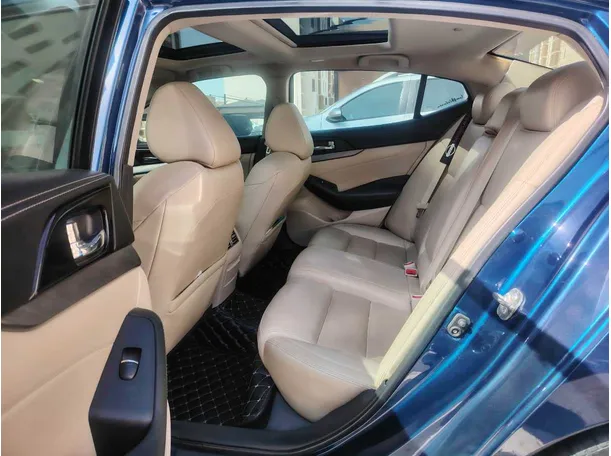 Car image 17