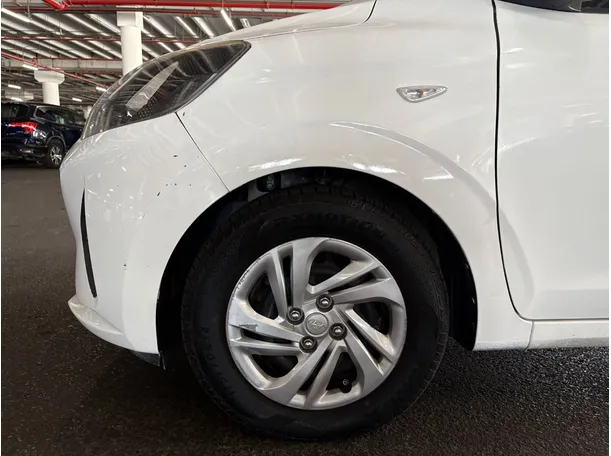 Car image 9