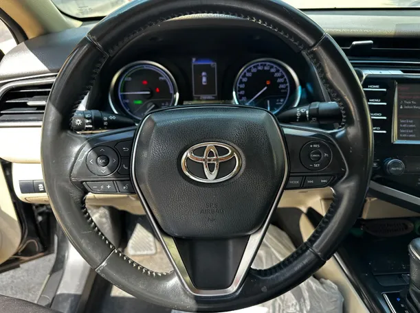 Car image 19