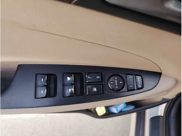 Car image 25