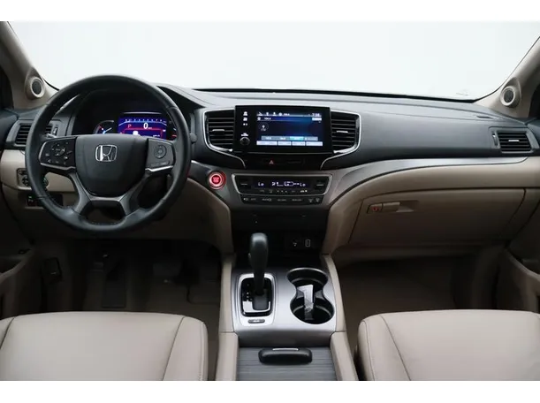 Car image 14
