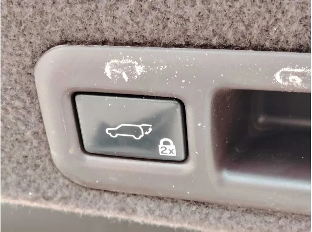 Car image 35