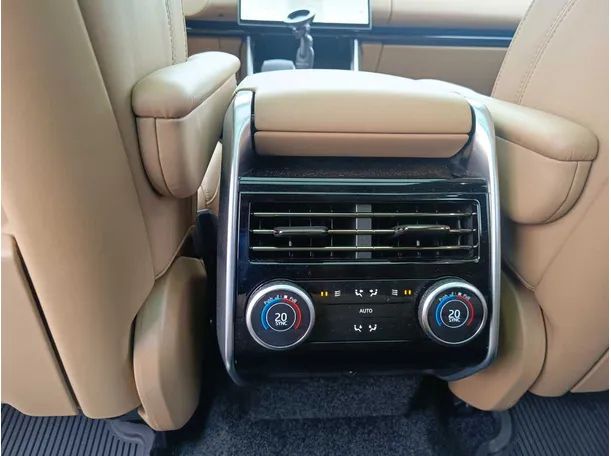Car image 40