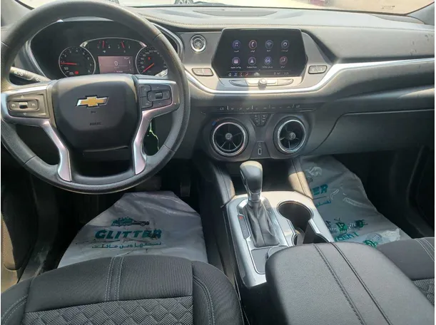 Car image 16