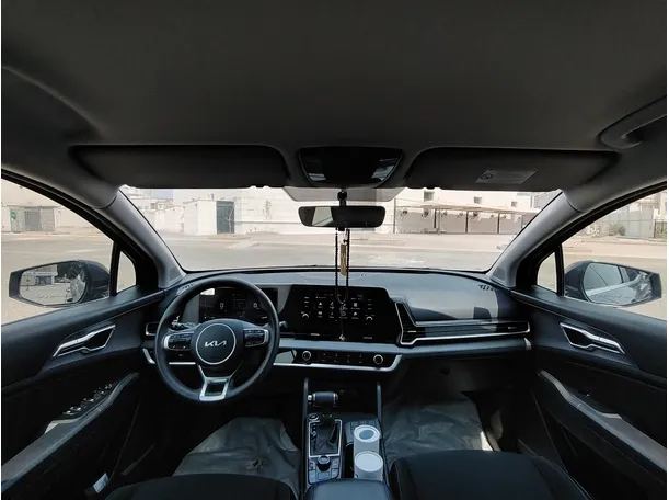 Car image 16