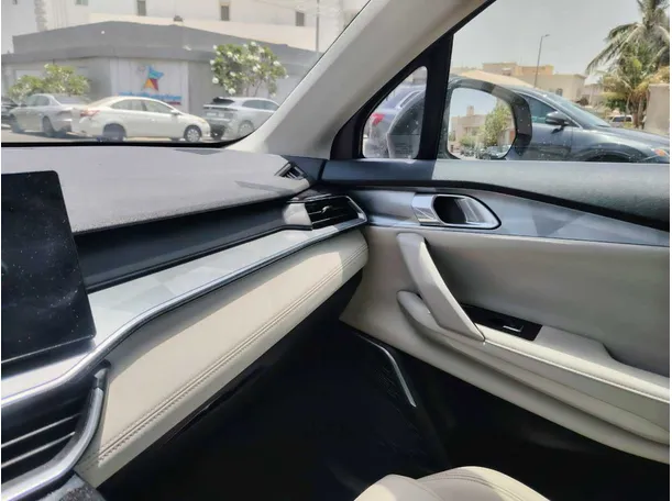 Car image 32