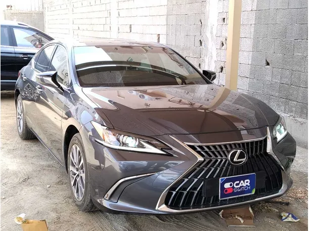 Car image 4