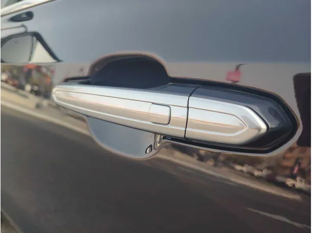 Car image 32