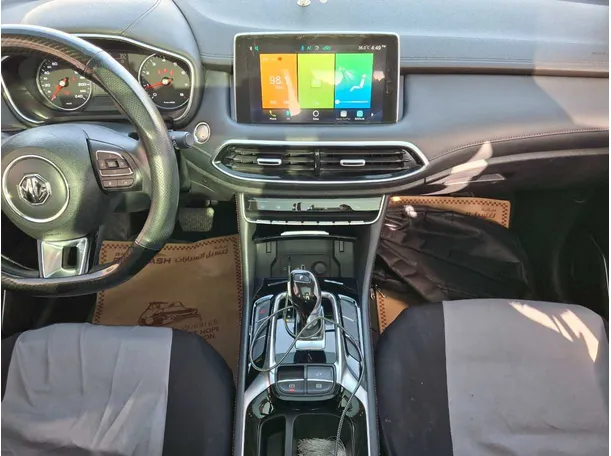Car image 14
