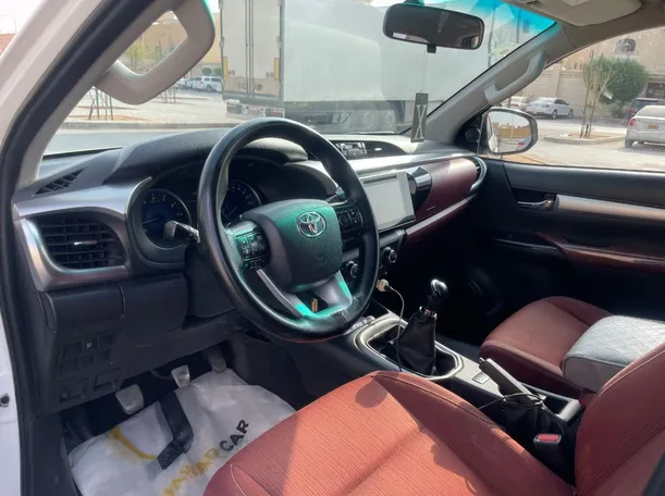 Car image 12
