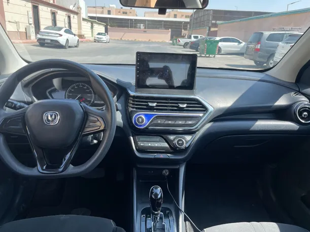 Car image 18