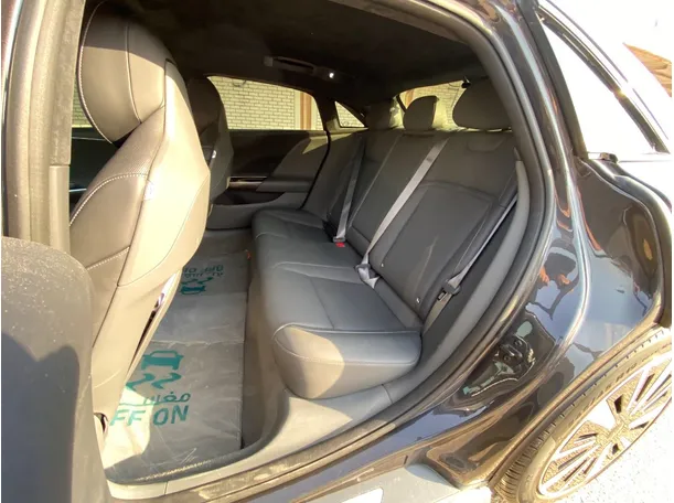 Car image 13