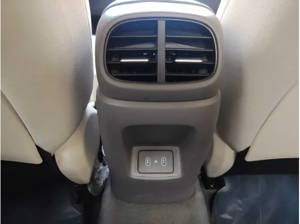 Car image 28