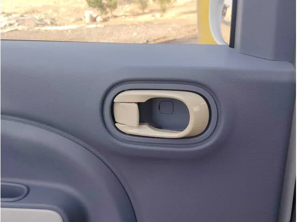 Car image 24