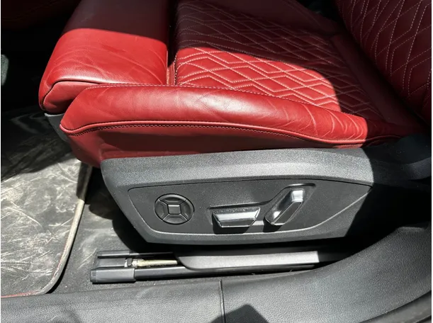 Car image 26