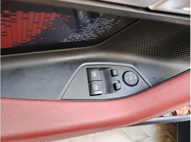 Car image 29