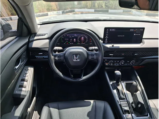 Car image 18