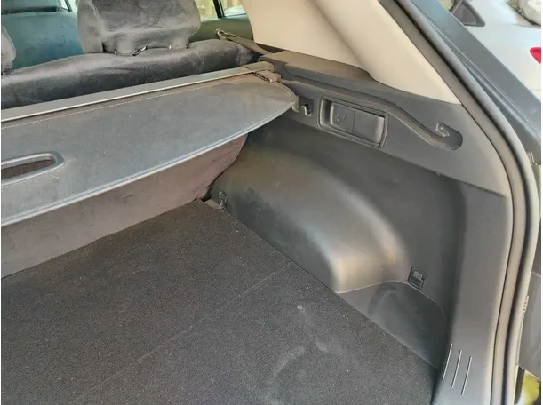 Car image 32