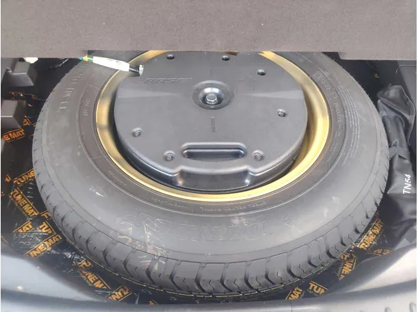 Car image 32