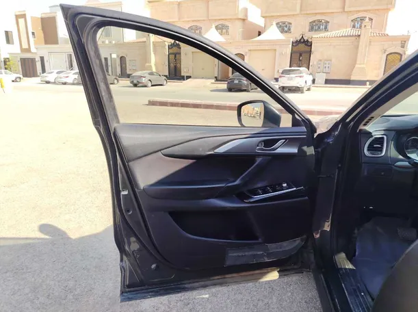 Car image 11
