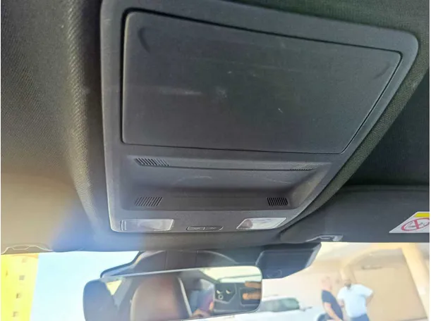 Car image 27