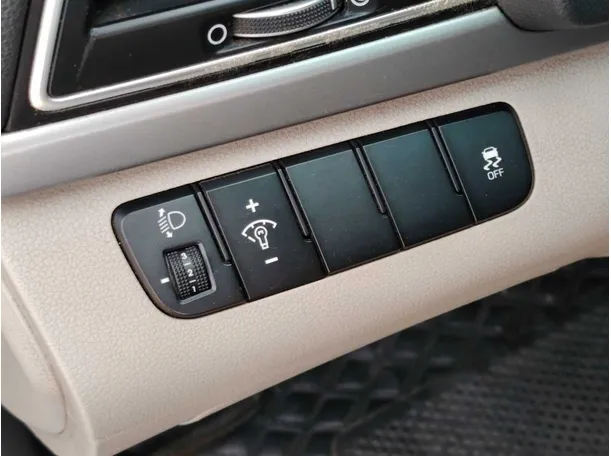 Car image 26