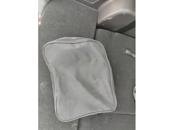 Car image 35